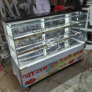 It is cake display counter with a refrigerated cooling system used in bakery, sweet shops, restaurants, cafes etc in Indore.
