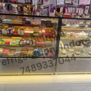It is a Stainless Steel cooling Display counter used to display chocolates, cupcakes, pastries, and desserts in hotel bakery